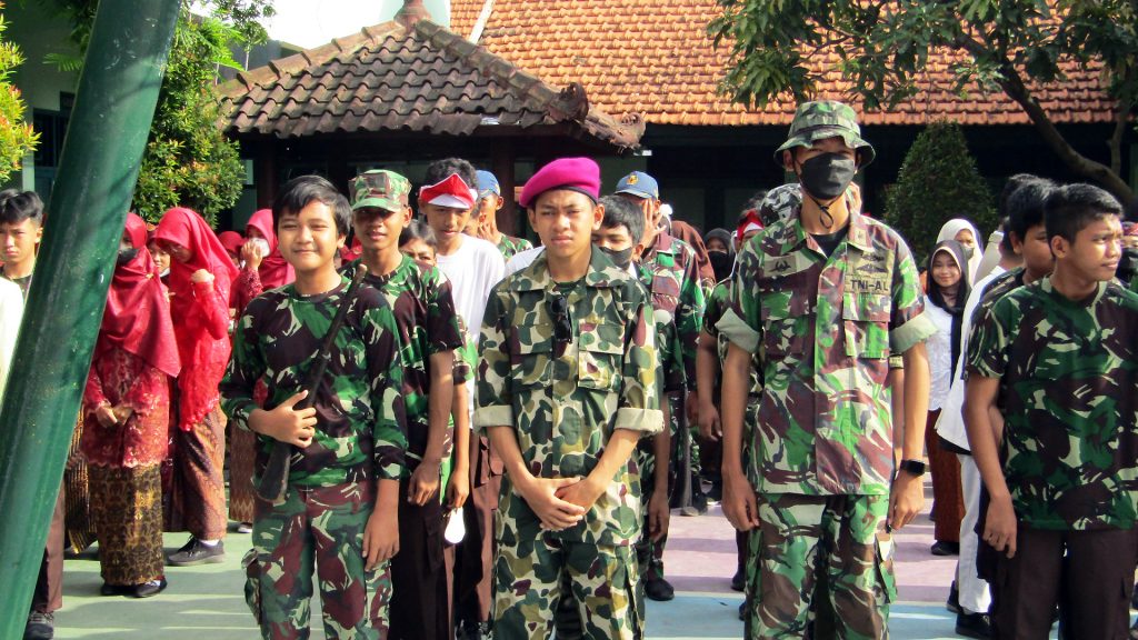 Upacara dengan tema baju perjuangan