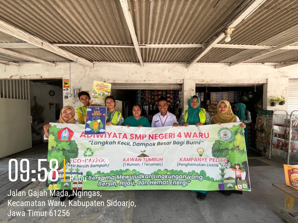 Kampanye konservasi energi SMP Negeri 4 Waru bersama warga sekitar sekolah.